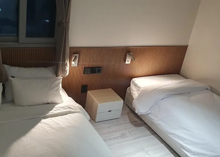 Regen Hotel a capsule